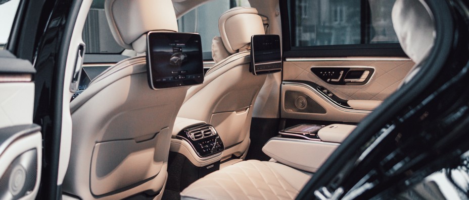 wnętrze luksusowego samochodu